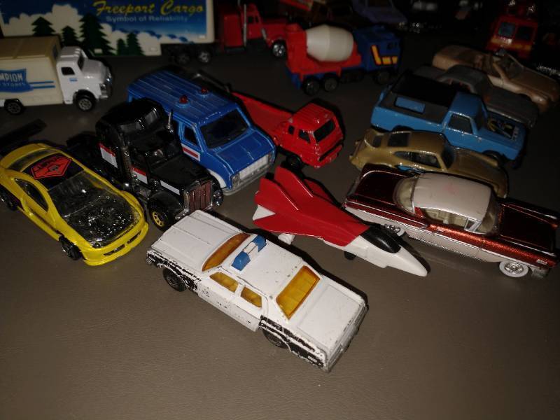 lot 872 image: Hot Wheels And More