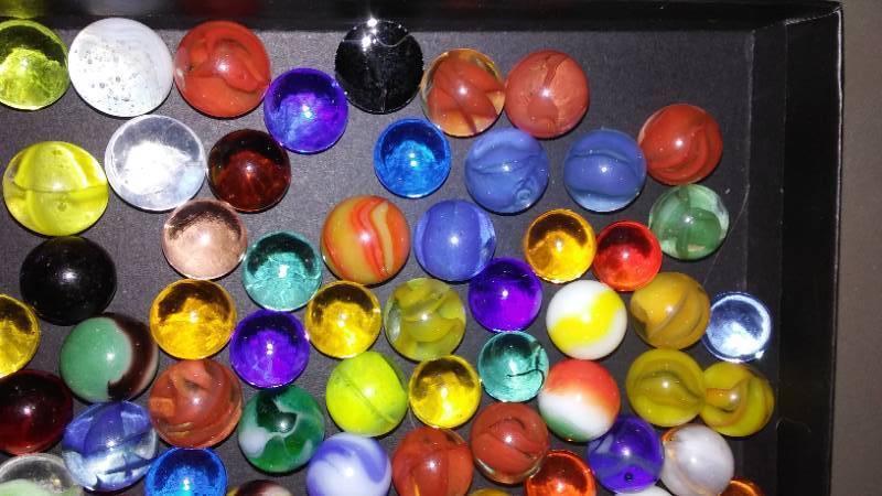 lot 921 image: Vintage Marbles