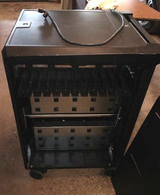 lot 208 image: Power shuttle rolling electronics computer cart