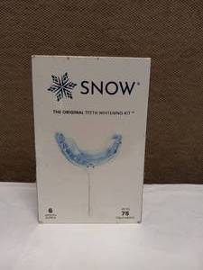 lot 14 image: NEW SNOW TEETH WHITENING KIT