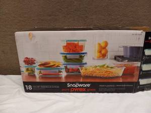 lot 27 image: NEW SNAPWARE PURE PYREX 18 PIECE FOOD STORAGE CONTAINERS