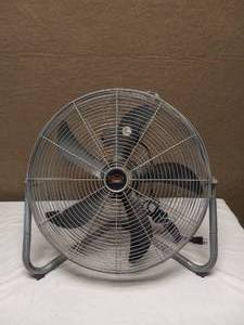 lot 47 image: XTREME GARAGE FAN