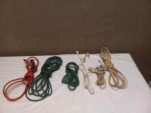 lot 53 image: 5 EXTENSION CORDS