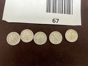 lot 67 image: LOT OF 5 SILVER ROOSEVELT DIMES FROM THE 1960S