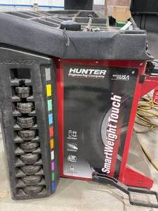lot 2 image: Hunter Smart Weight Touch Tire Balancer