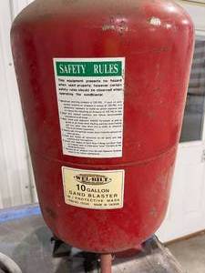 lot 18 image: 10 Gallon Wel-Bilt Sand Blaster- No Reserve