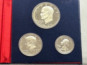 U.S. Mint 3-Coin Bicentennial Silver Proof Set With Display