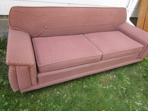 lot 2 image: MCM Mill City Divan  Sofa