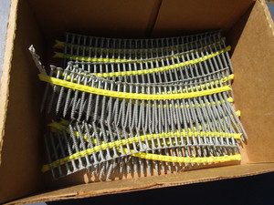 lot 18 image: New Quick Drive Screws