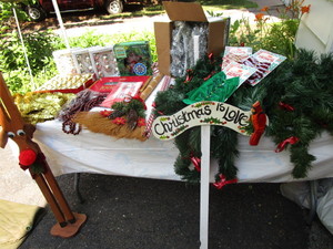lot 47 image: Garland, Tree Topper, Bulbs, Bows