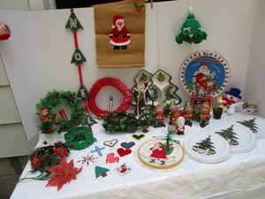 lot 46 image: Christmas with Vintage