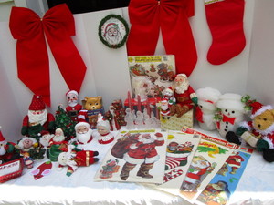 lot 45 image: Christmas Decorations
