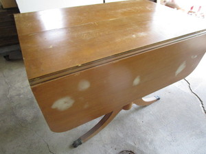 lot 28 image: Duncan Phyfe Pedestal Table