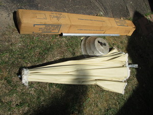 lot 30 image: Vintage Patio Umbrella