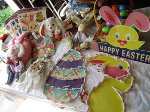 lot 65 image: Easter Decorations