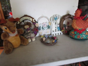 lot 70 image: Wreathes, Easter Decorations