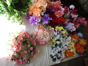 lot 79 image: Silk Flowers