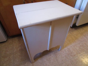 lot 83 image: Wooden Stand