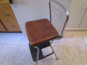 lot 86 image: Cosco Step Stool