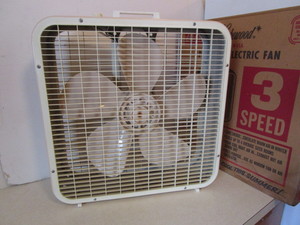 lot 94 image: Box Fan