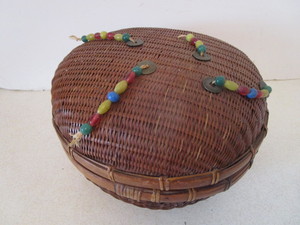 lot 102 image: Antique Sewing Basket