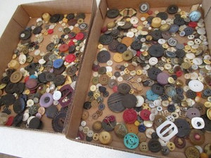 lot 104 image: Vintage Sewing Buttons