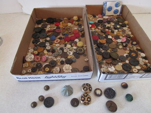 lot 105 image: Vintage Sewing Buttons