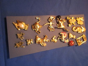 lot 117 image: Lapel Pins