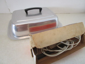 lot 134 image: Serving Tray, Electric Knife