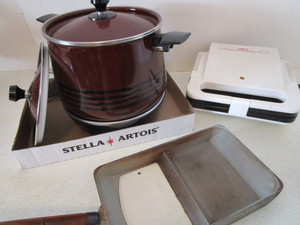lot 137 image: Slow Cooker, Sandwich Maker, Omelet