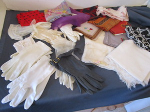lot 183 image: Ladies Gloves & Scarves