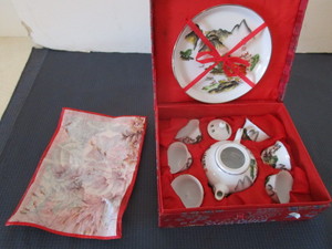 lot 187 image: Saki Set