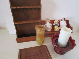 lot 191 image: poon Rack, Dolls, Tray