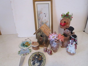 lot 193 image: Bird Houses, Suncatchers