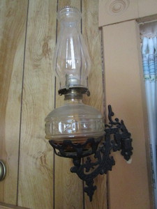 lot 201 image: Antique Bracket Lamp