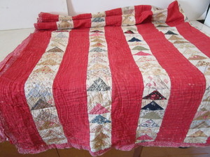 lot 202 image: Antique Quilt