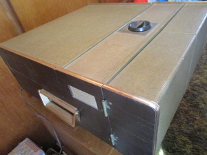 lot 207 image: Motorola Vintage Stereo & Cabinet
