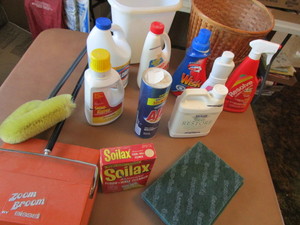 lot 221 image: Cleaning Supplies - Household