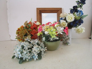 lot 222 image: Mirror, McCoy Vase