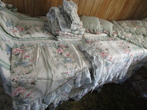 lot 234 image: Bedroom Linens