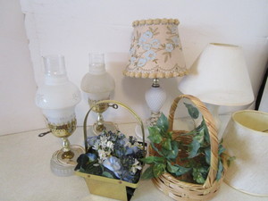 lot 239 image: Lamps, Basket