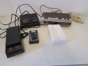 lot 246 image: Regency Scanner, Radios, Door Bell