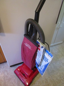 lot 255 image: Hoover Vacuum