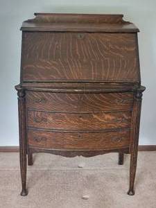 lot 77 image: Georgian Style Vintage Secretary Desk