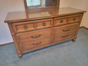 lot 9 image: Traditional Mirror Vanity Dresser from Thomasville
