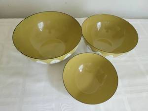 lot 2 image: Cathrineholm Set of Retro Green Mixing Bowls
