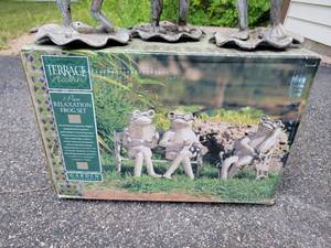 lot 118 image: Amphibian Jam Band Garden Figures
