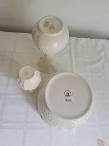 lot 18 image: Elegant Belleek Display Pieces