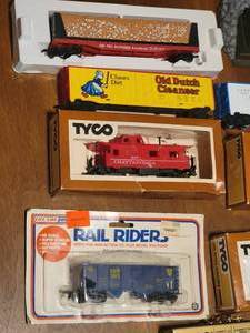 lot 61 image: Tyco Model Train Grouping