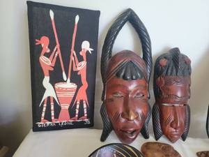 lot 64 image: African Carved Dcor Masks & Figures
